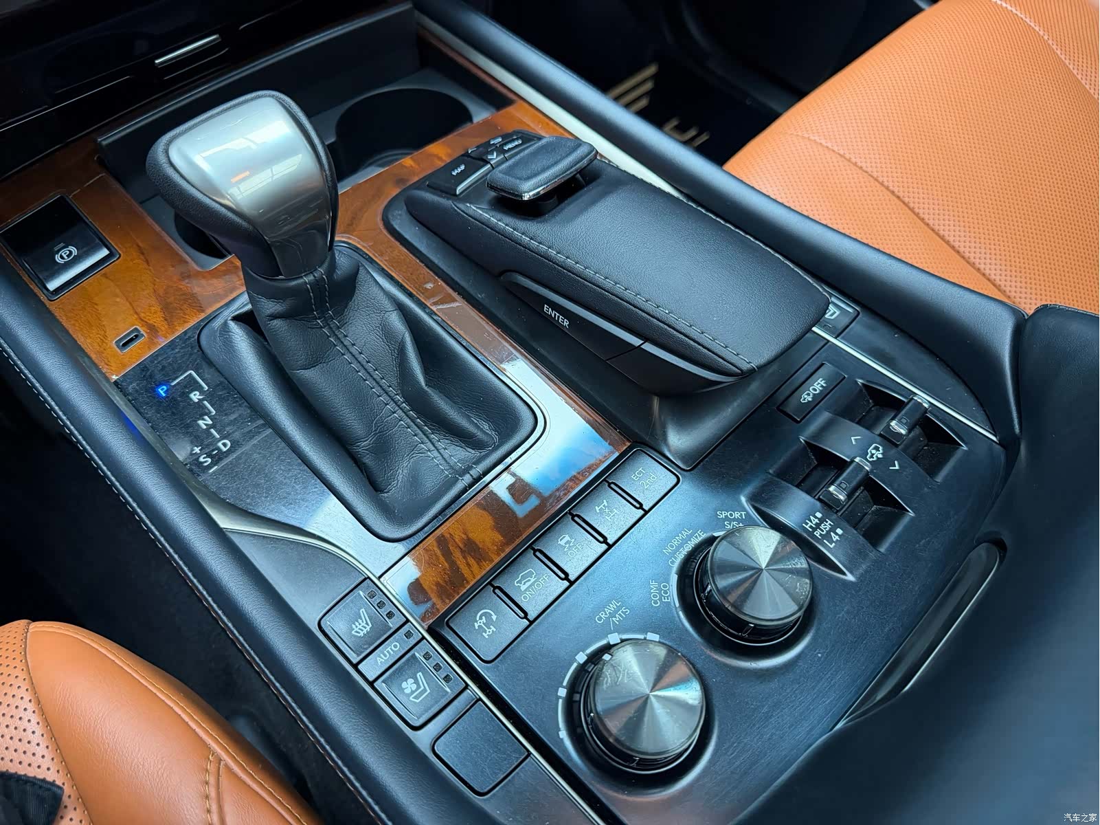 Lexus LX, 2019 37