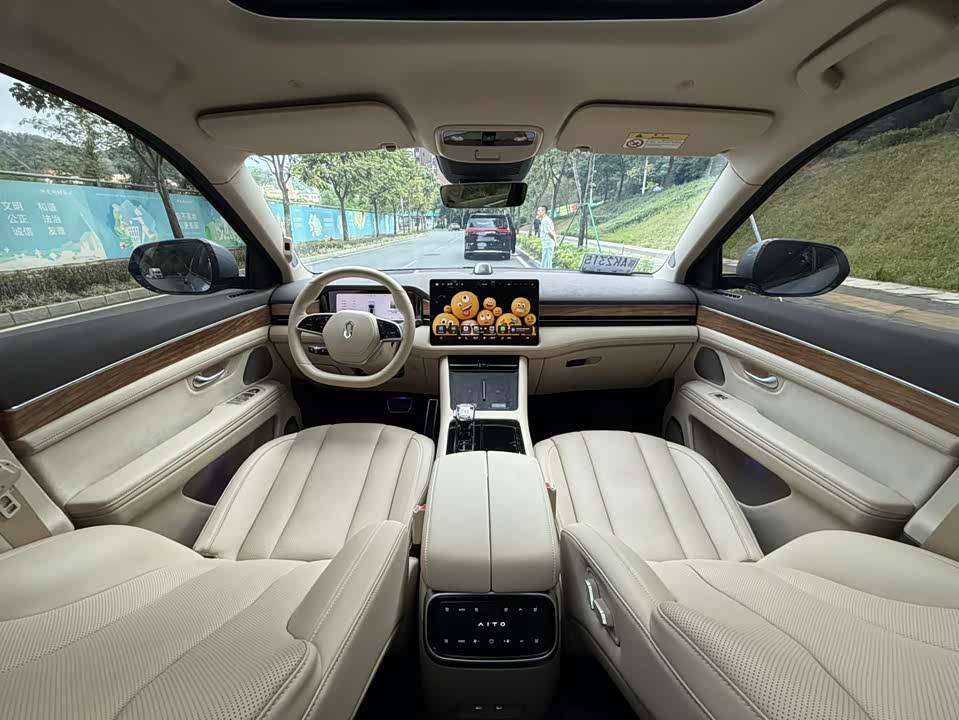 AITO Ask the world M7