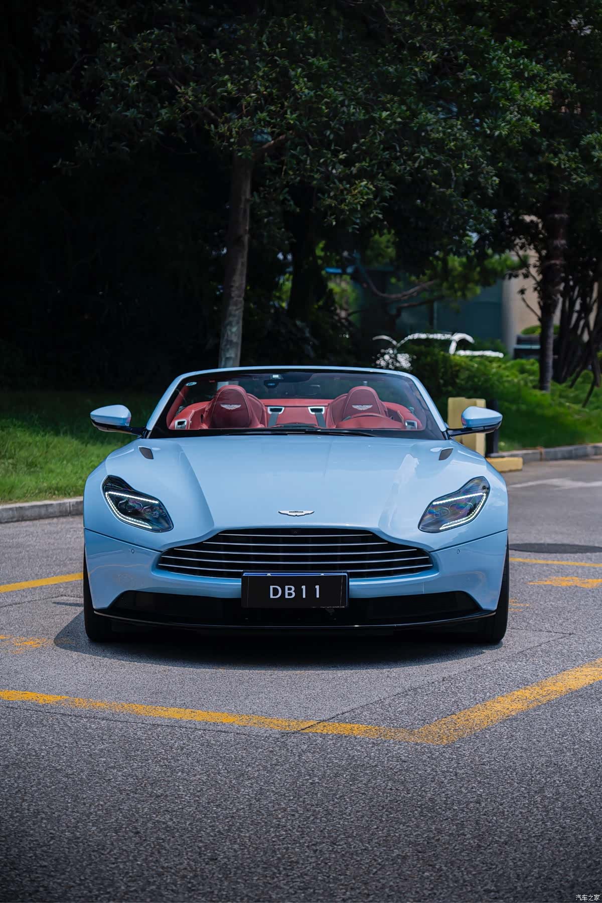 Aston Martin DB11, 2019 2