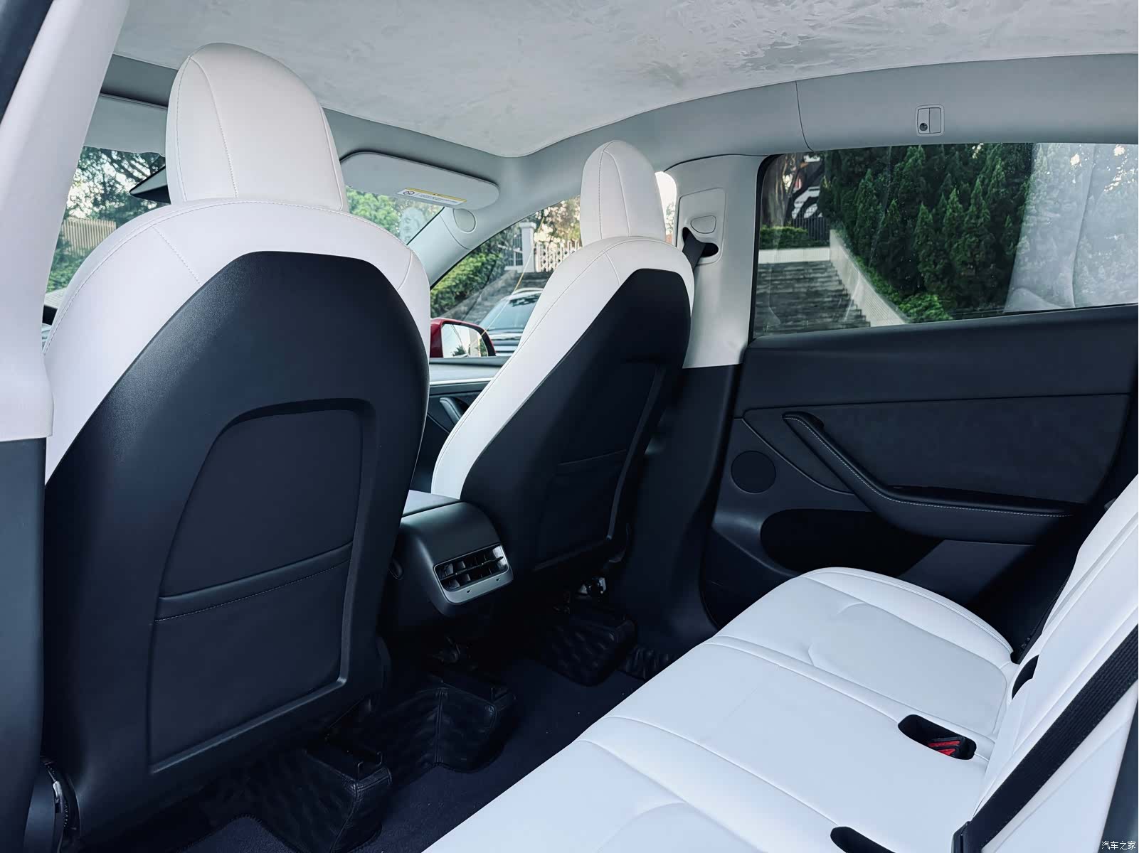 Tesla Model Y, 2022 21