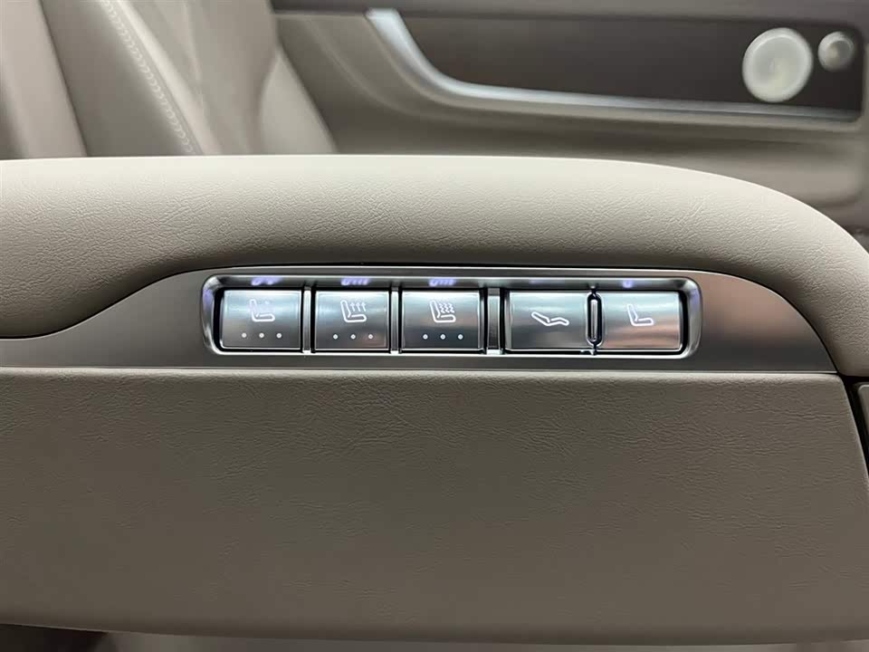 AITO Ask the world M9