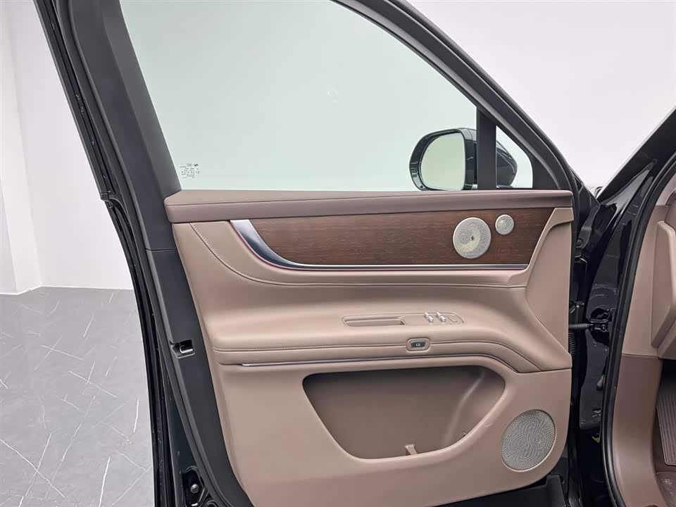 AITO Ask the world M9