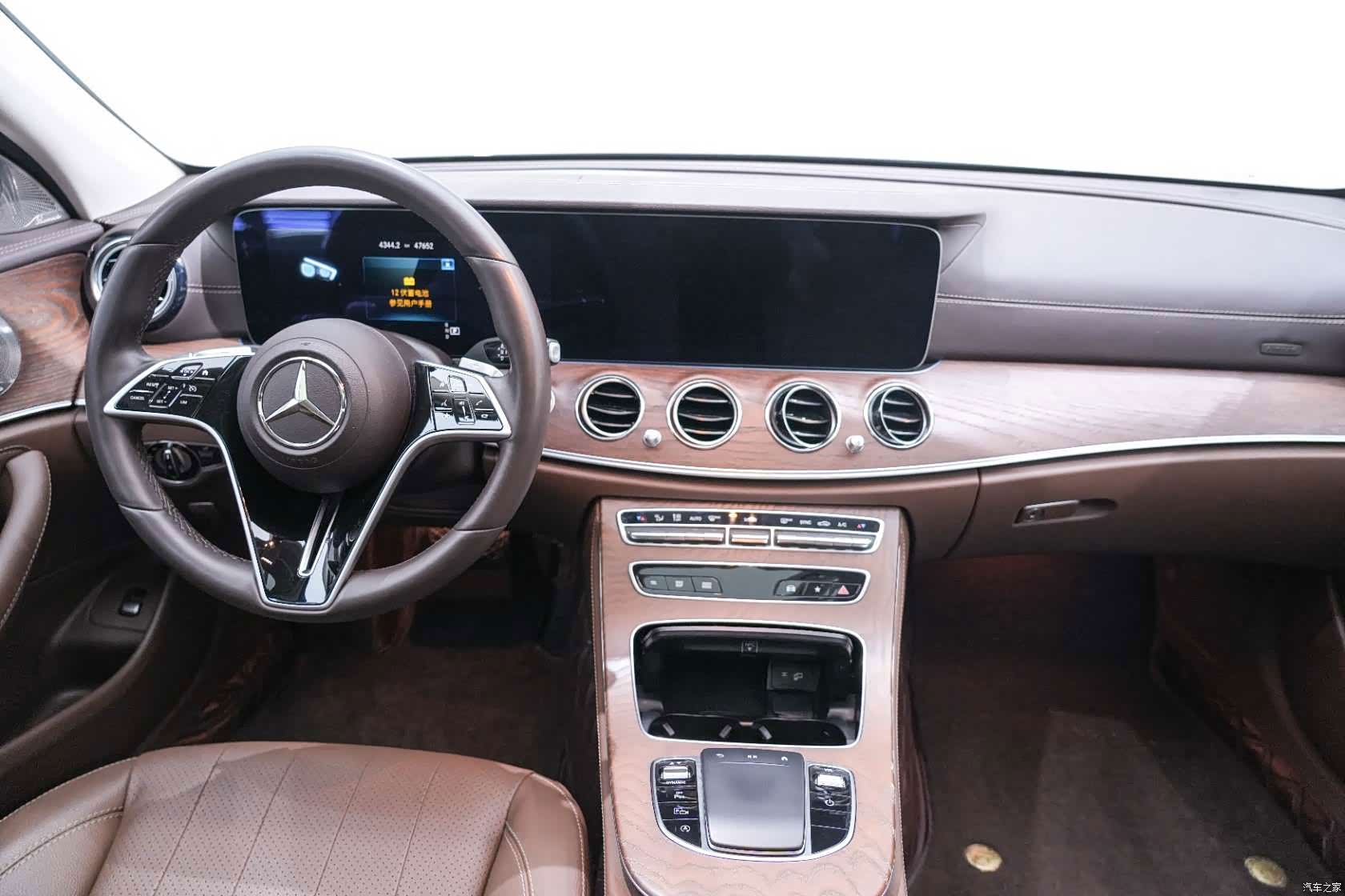Mercedes-Benz E-Class, 2025 15