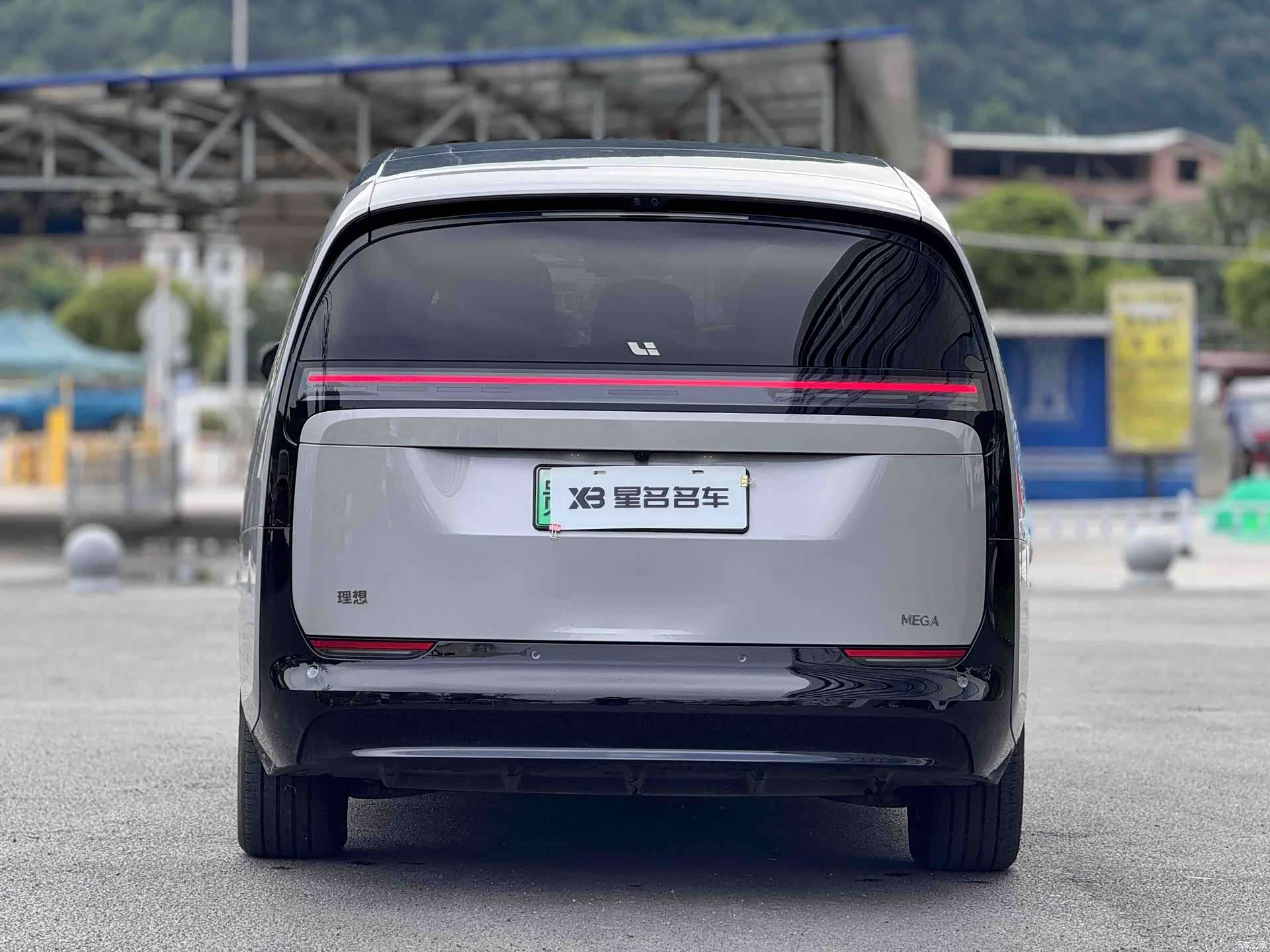 Li Auto MEGA, 2025 12