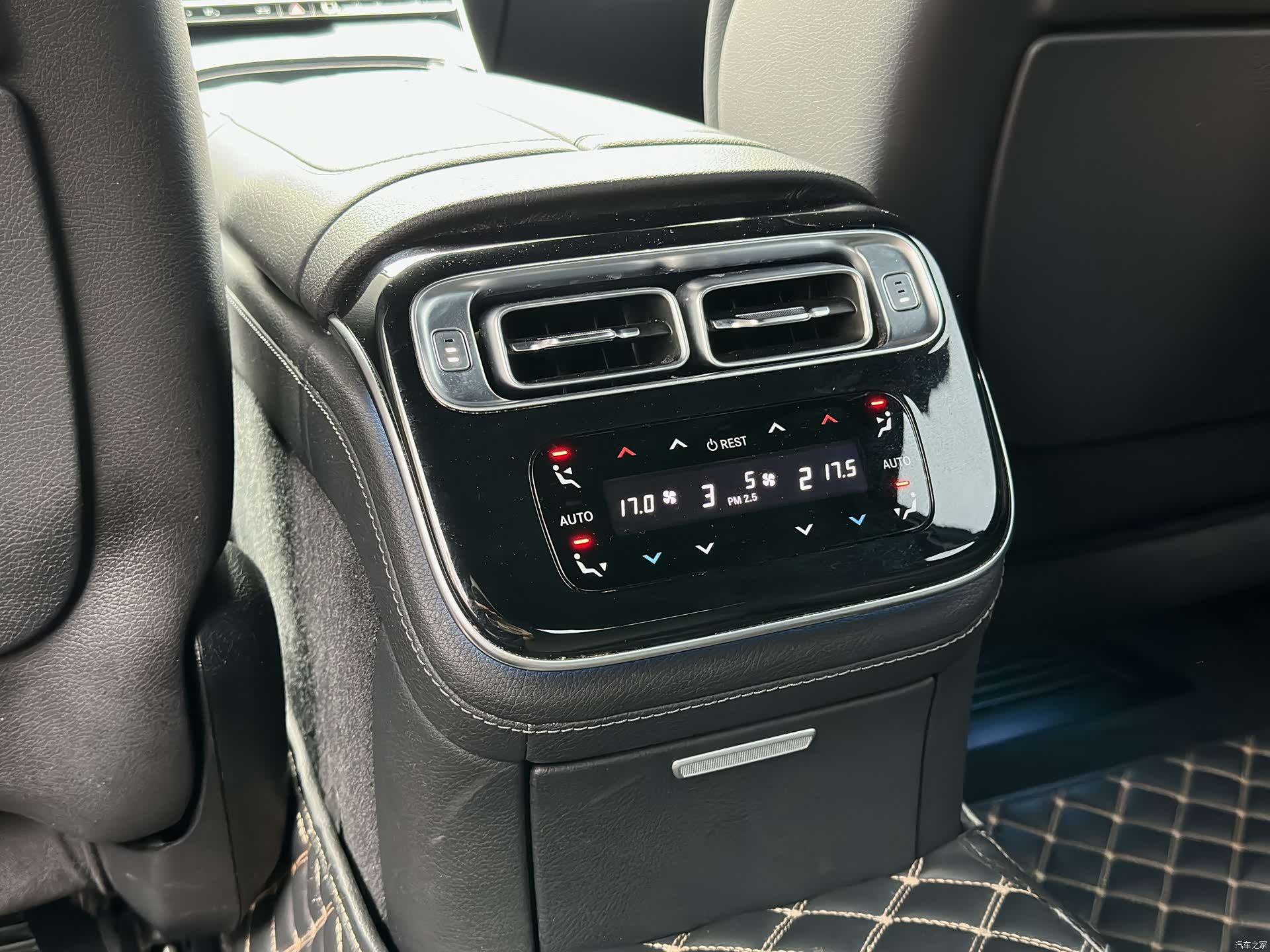 Mercedes-Benz S-Class, 2022 28