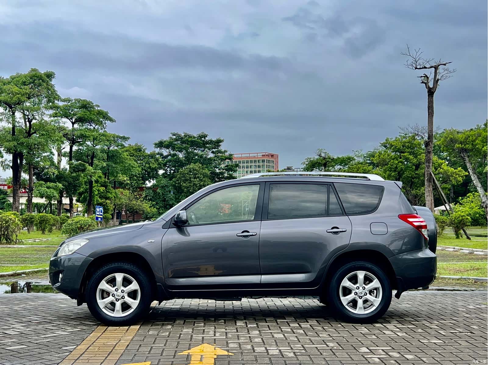 Toyota RAV4, 2012 4