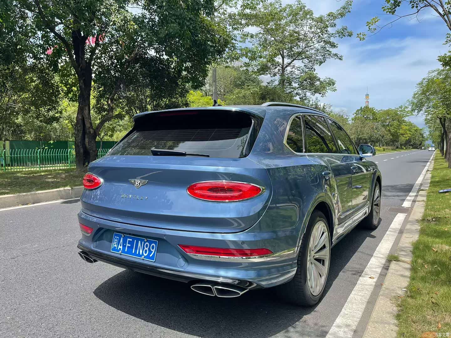 Bentley Bentayga, 2020 все фото