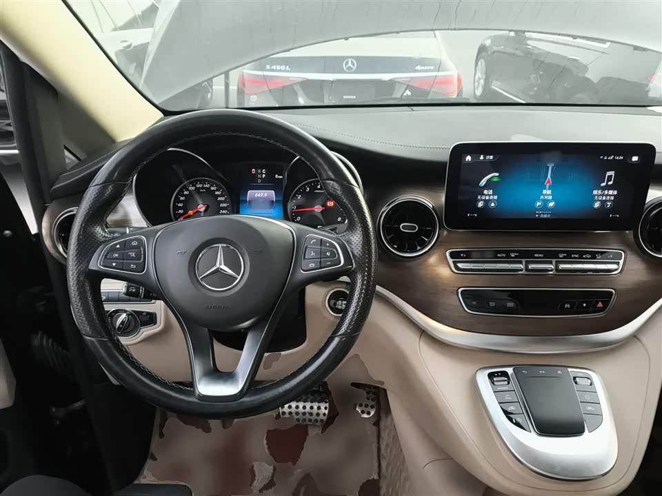 Mercedes-Benz V-class