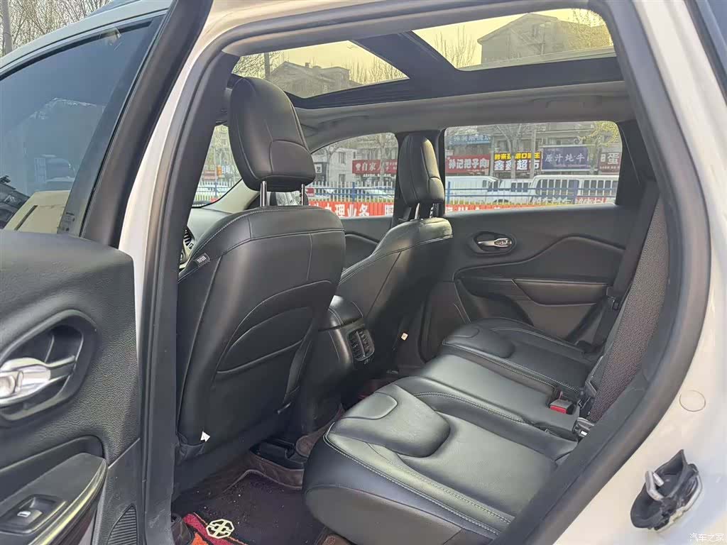 Jeep Cherokee, 2018 11