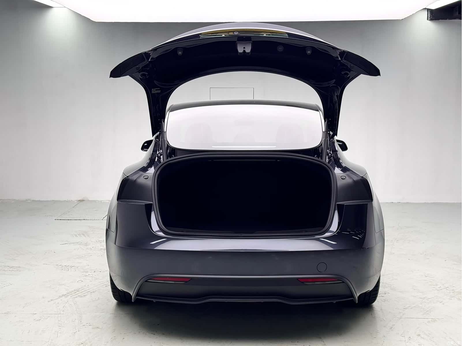 Tesla Model 3, 2024 20