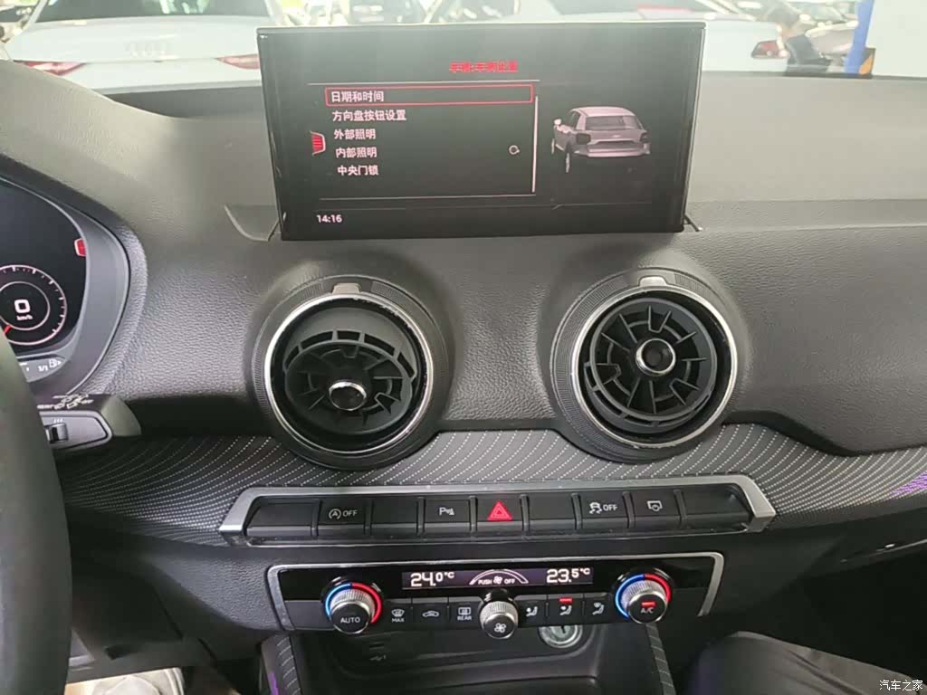 Audi Q2L, 2018 13