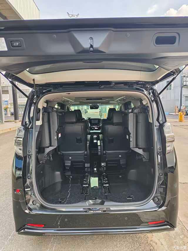 Toyota Vellfire, 2020 17