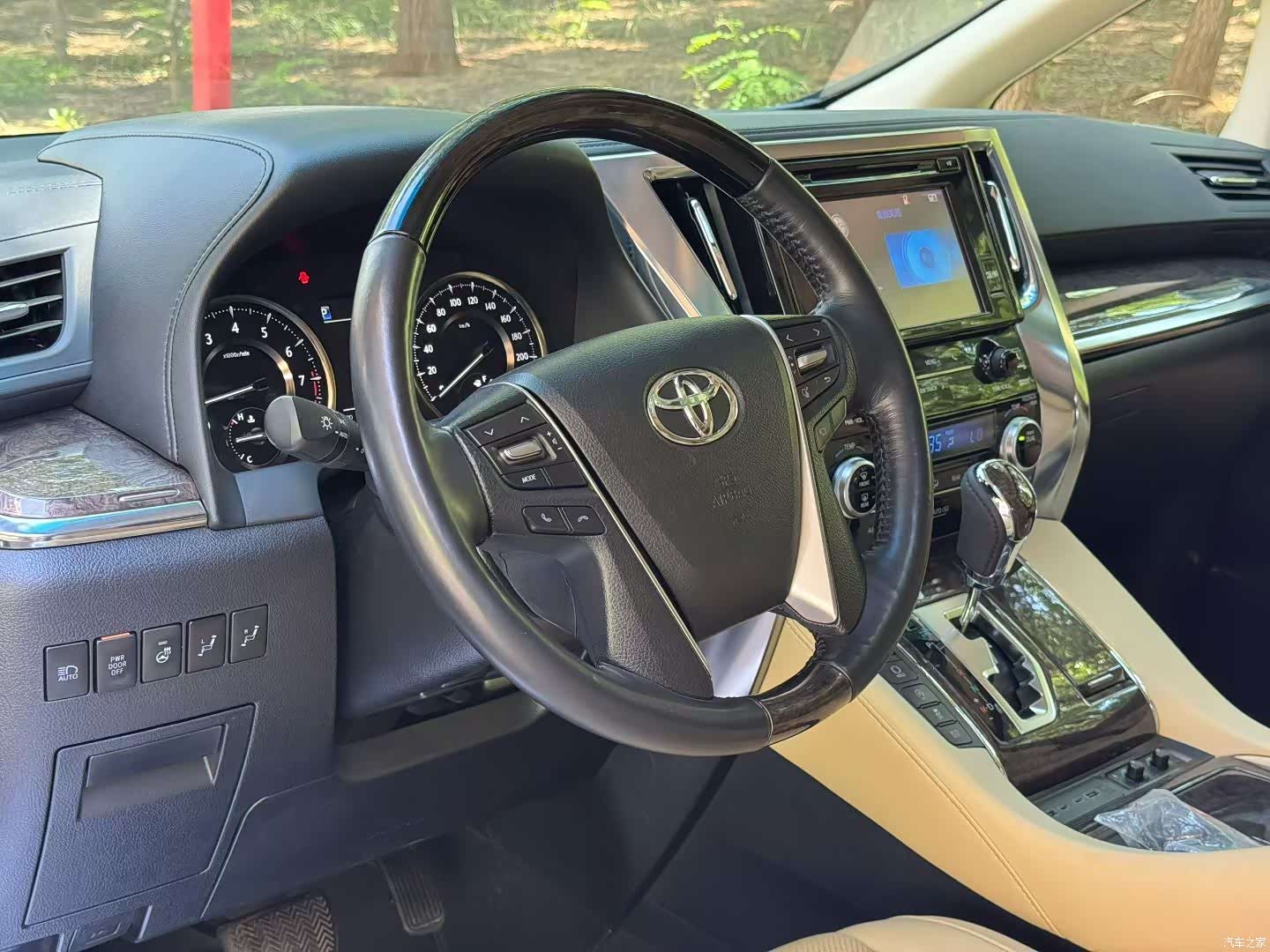 Toyota Alphard, 2019 24