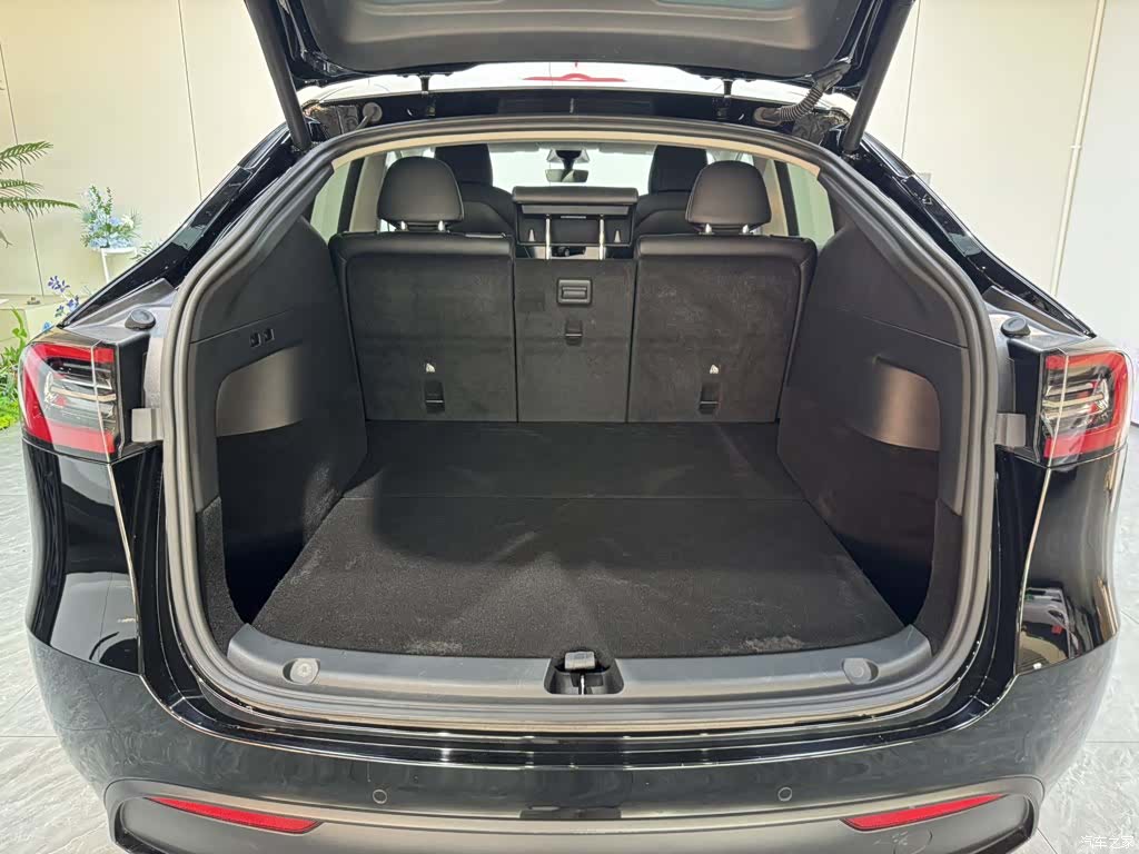 Tesla Model Y, 2022 19
