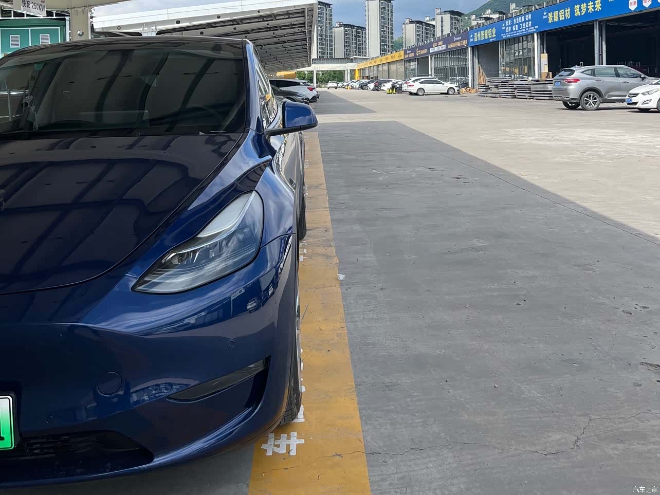 Tesla Model Y, 2021 все фото