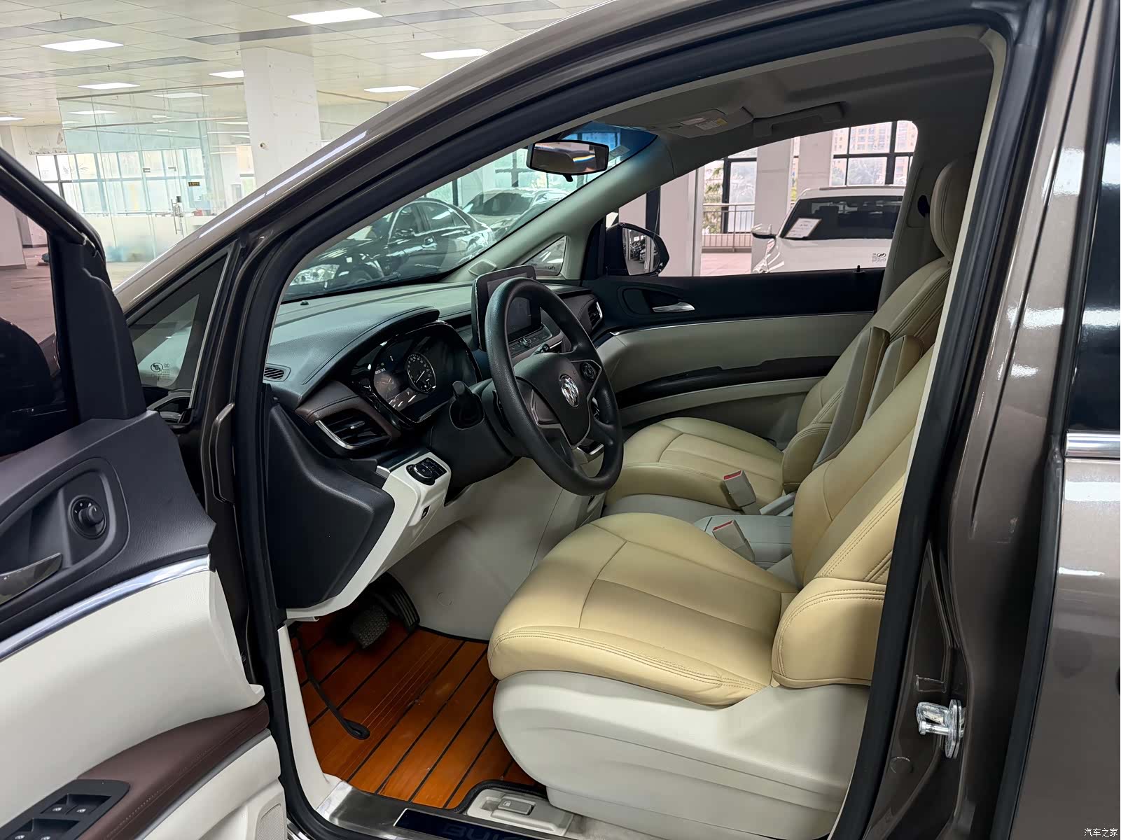 Buick GL8, 2023 4