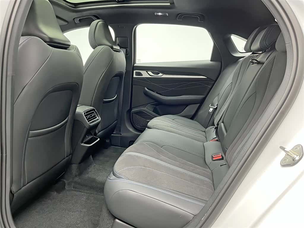 Geely Preface, 2026 15