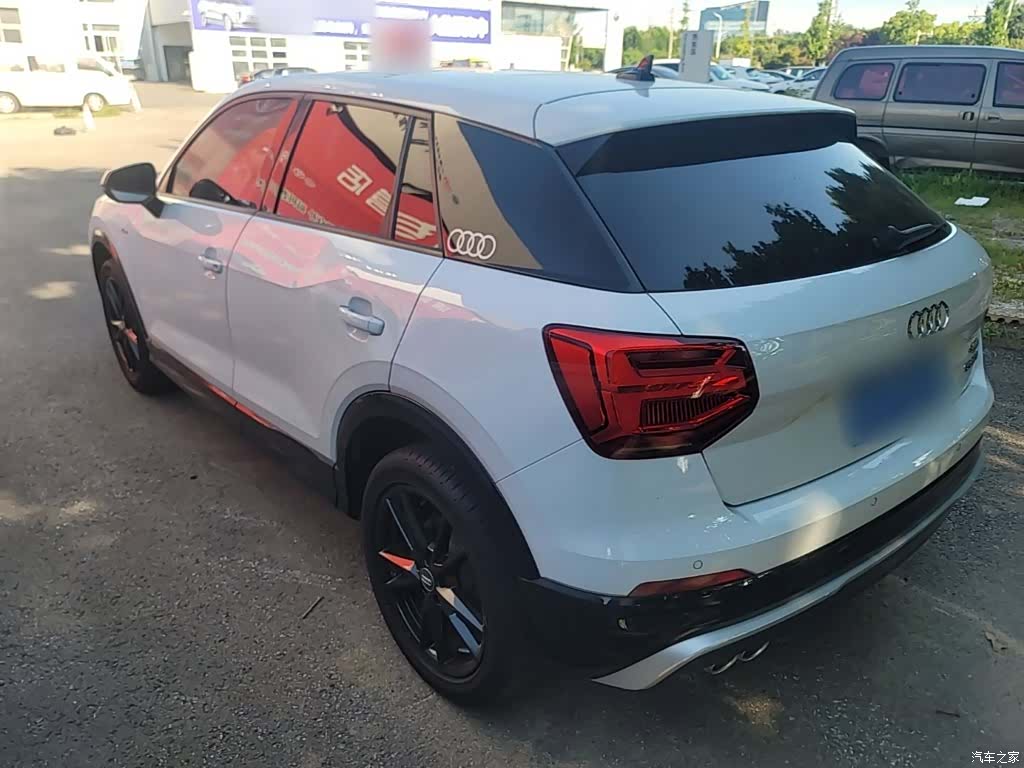 Audi Q2L, 2021 все фото