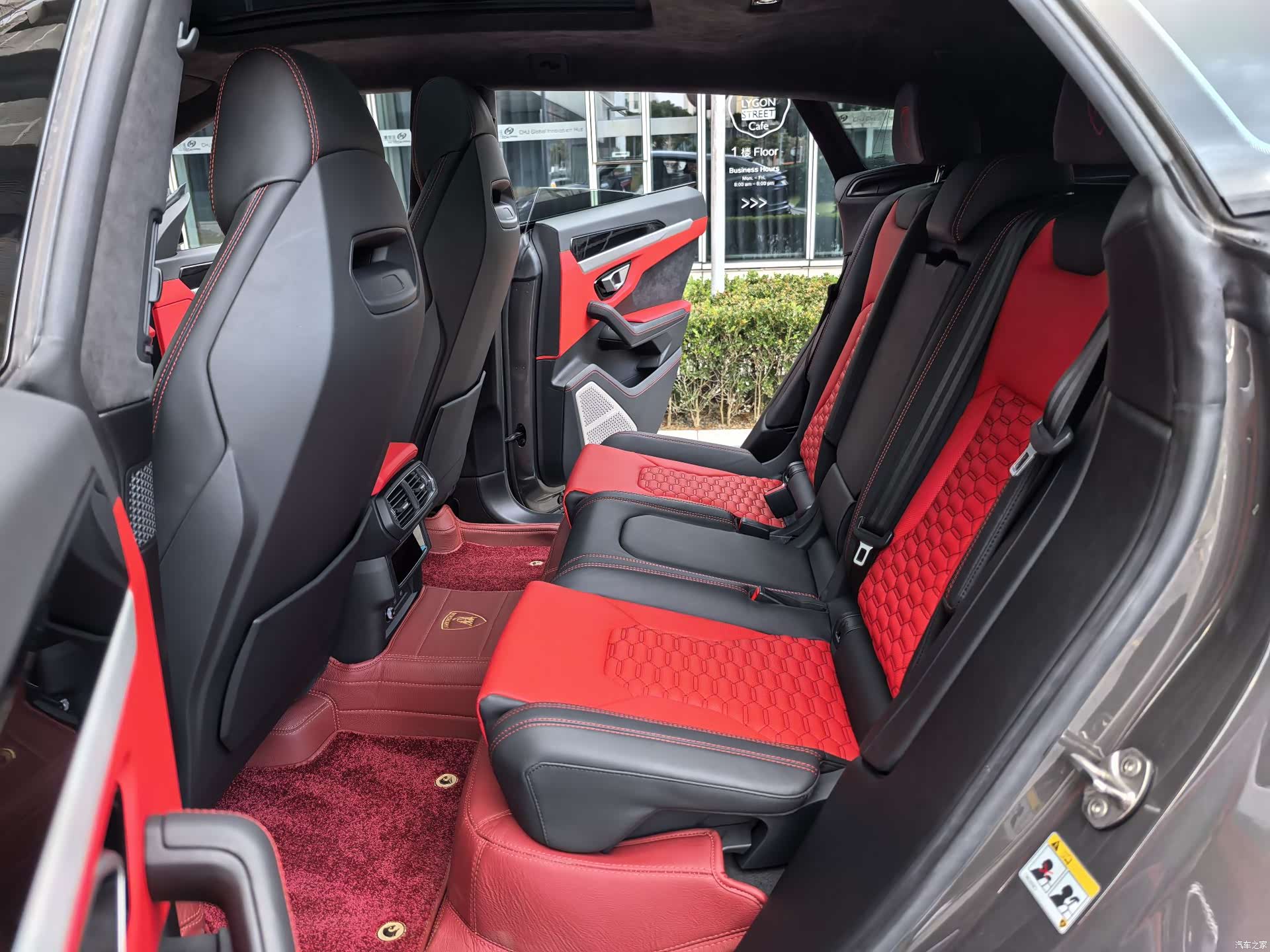 Lamborghini Urus, 2023 35