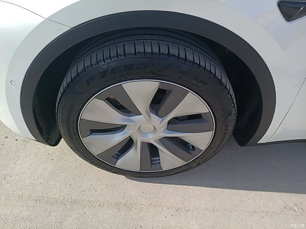 Tesla Model Y, 2022 23