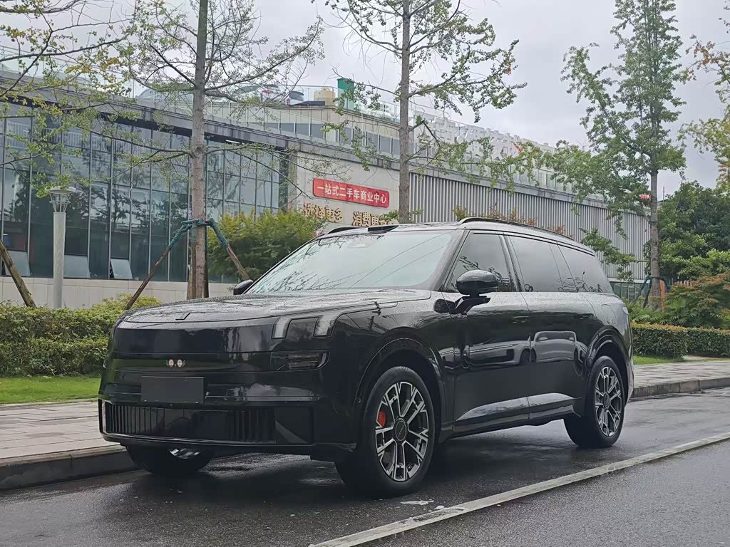 Lynk & Co 900