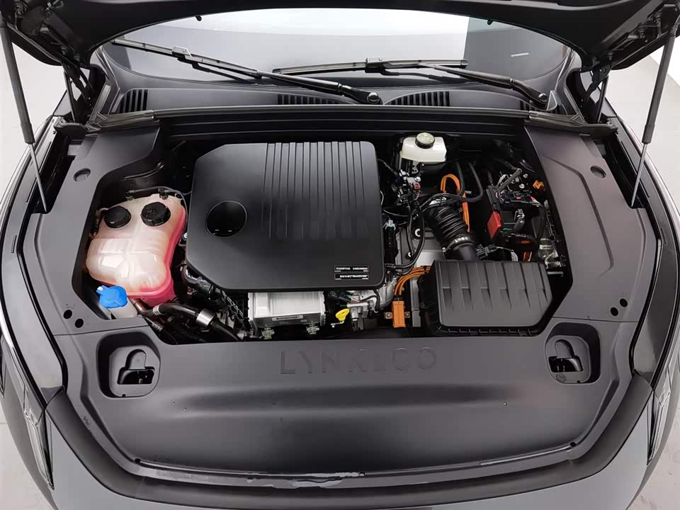 Lynk & Co 07 EM-P