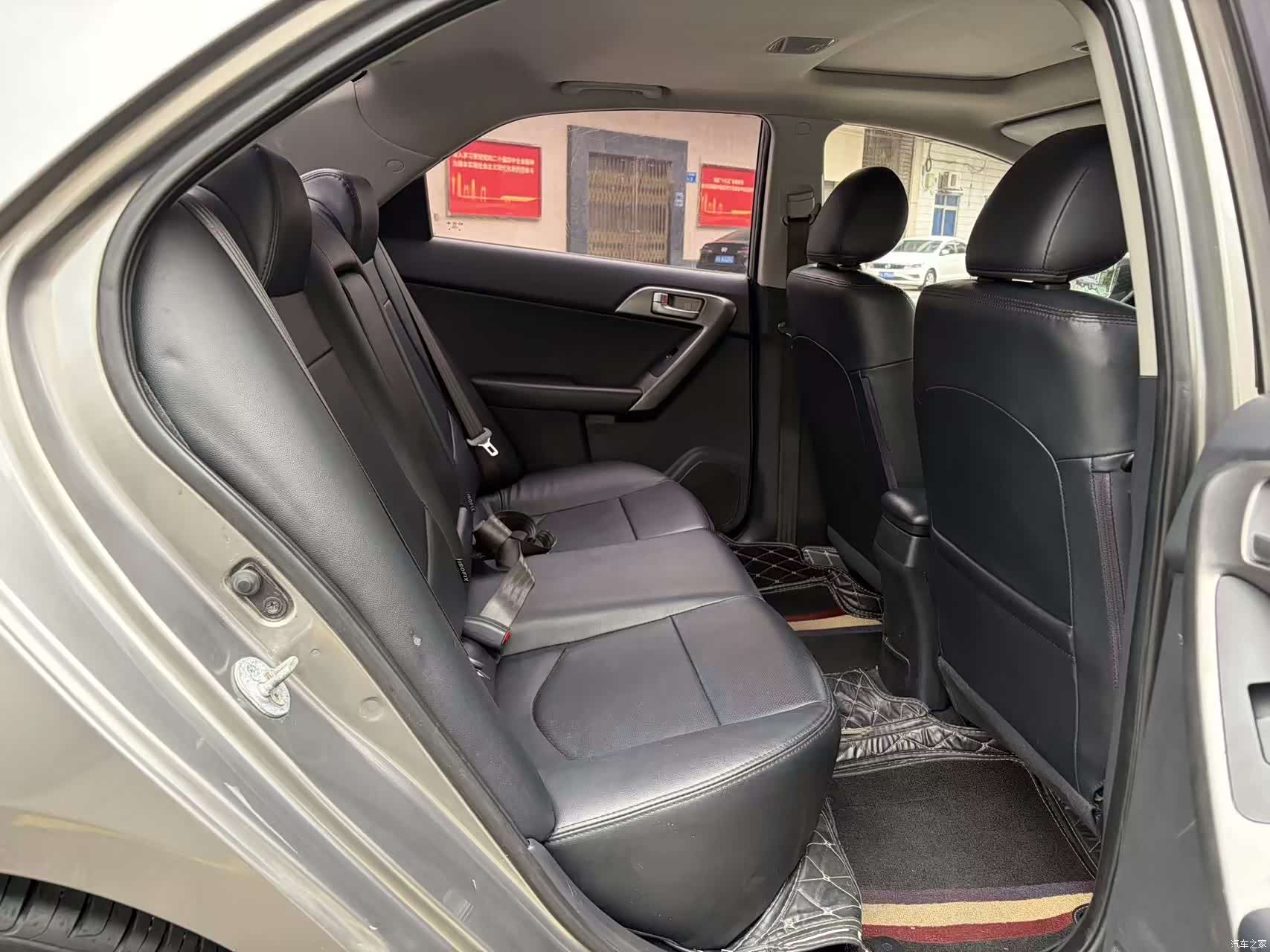 Kia GL, 2011 11