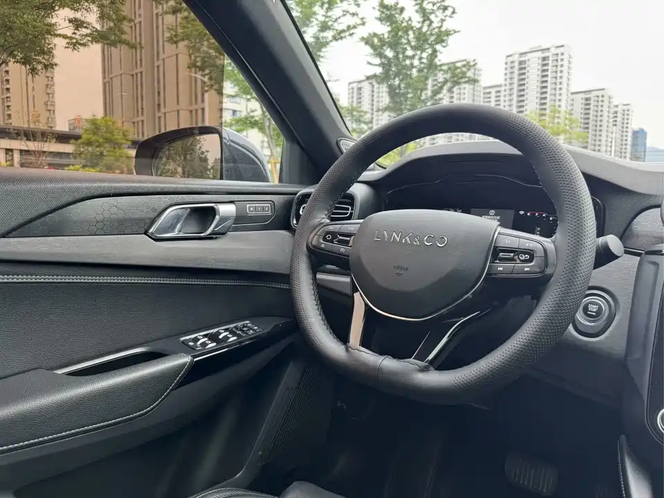 Lynk & Co 03