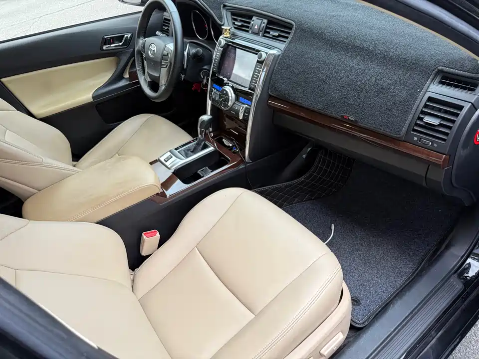 Toyota Reiz