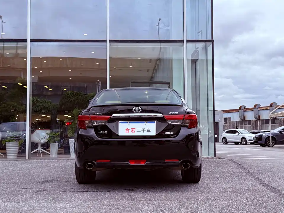 Toyota Reiz