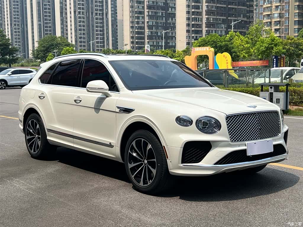 Bentley Bentayga, 2022 3