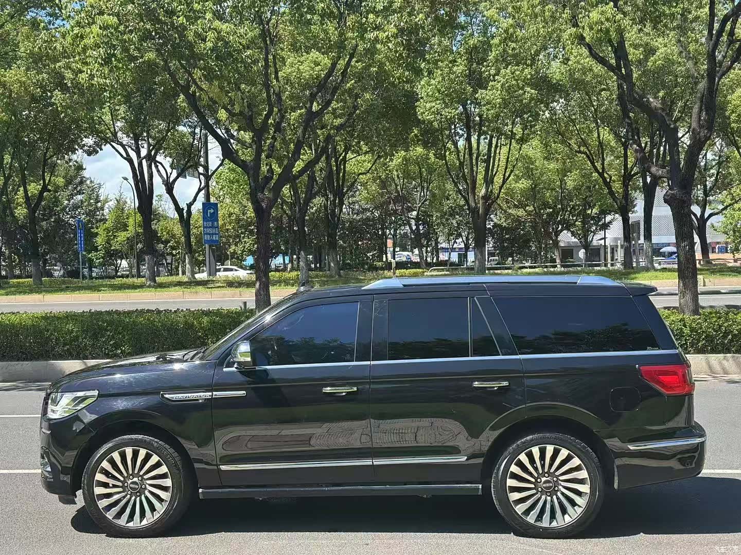 Lincoln Navigator, 2019 все фото
