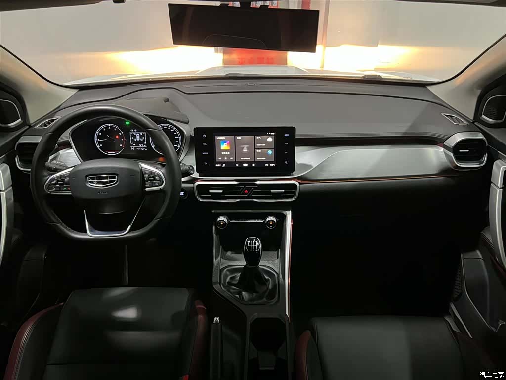 Geely Coolray, 2022 11