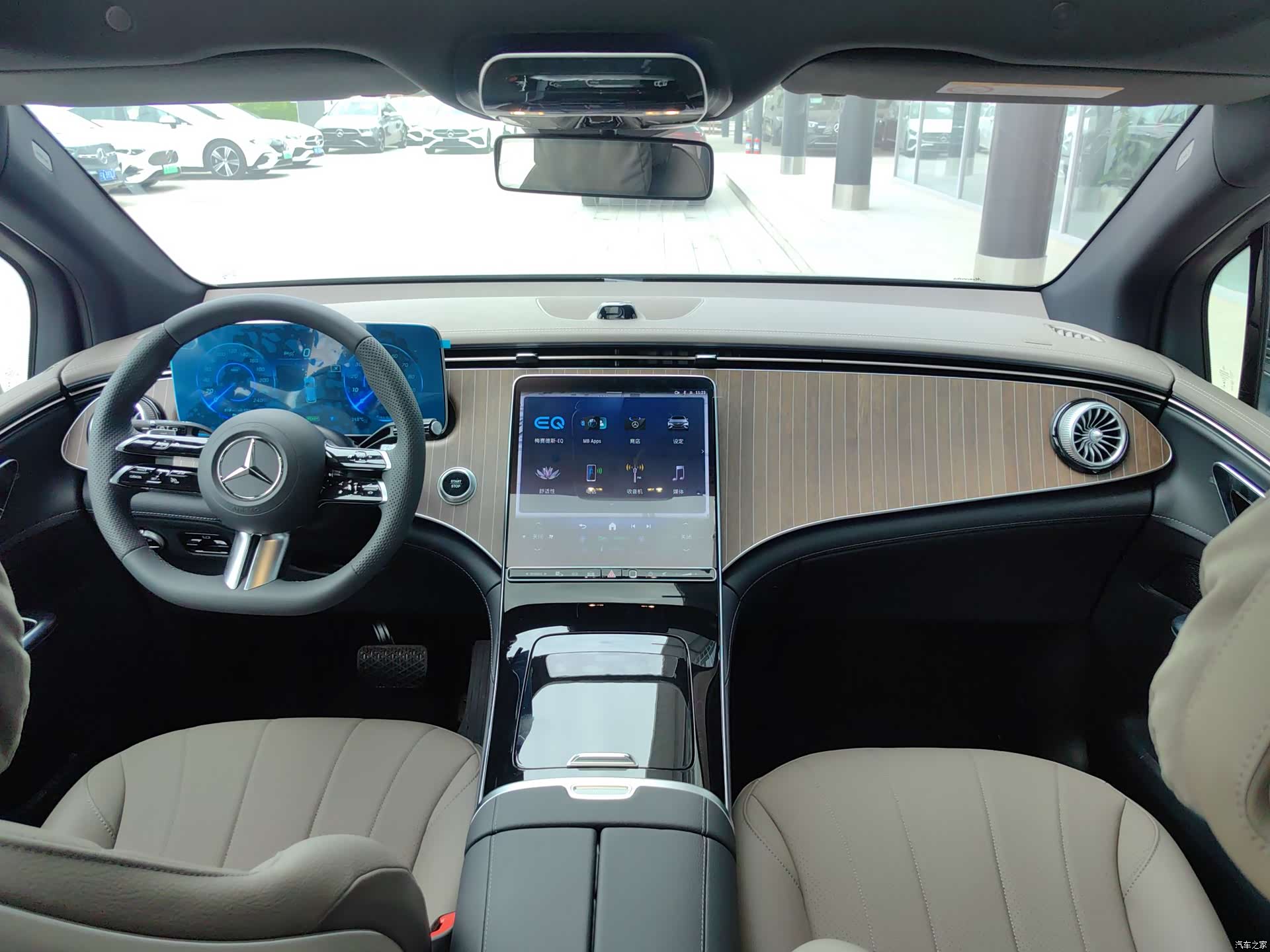 Mercedes-Benz EQE, 2025 10