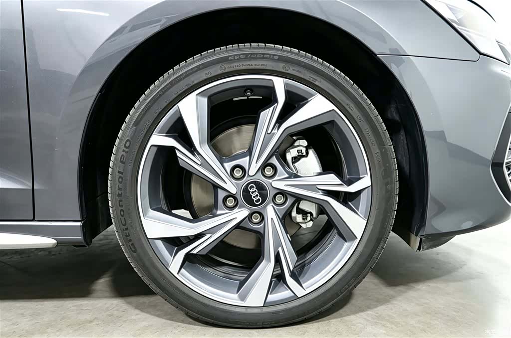 Audi Flying Spur, 2025 13