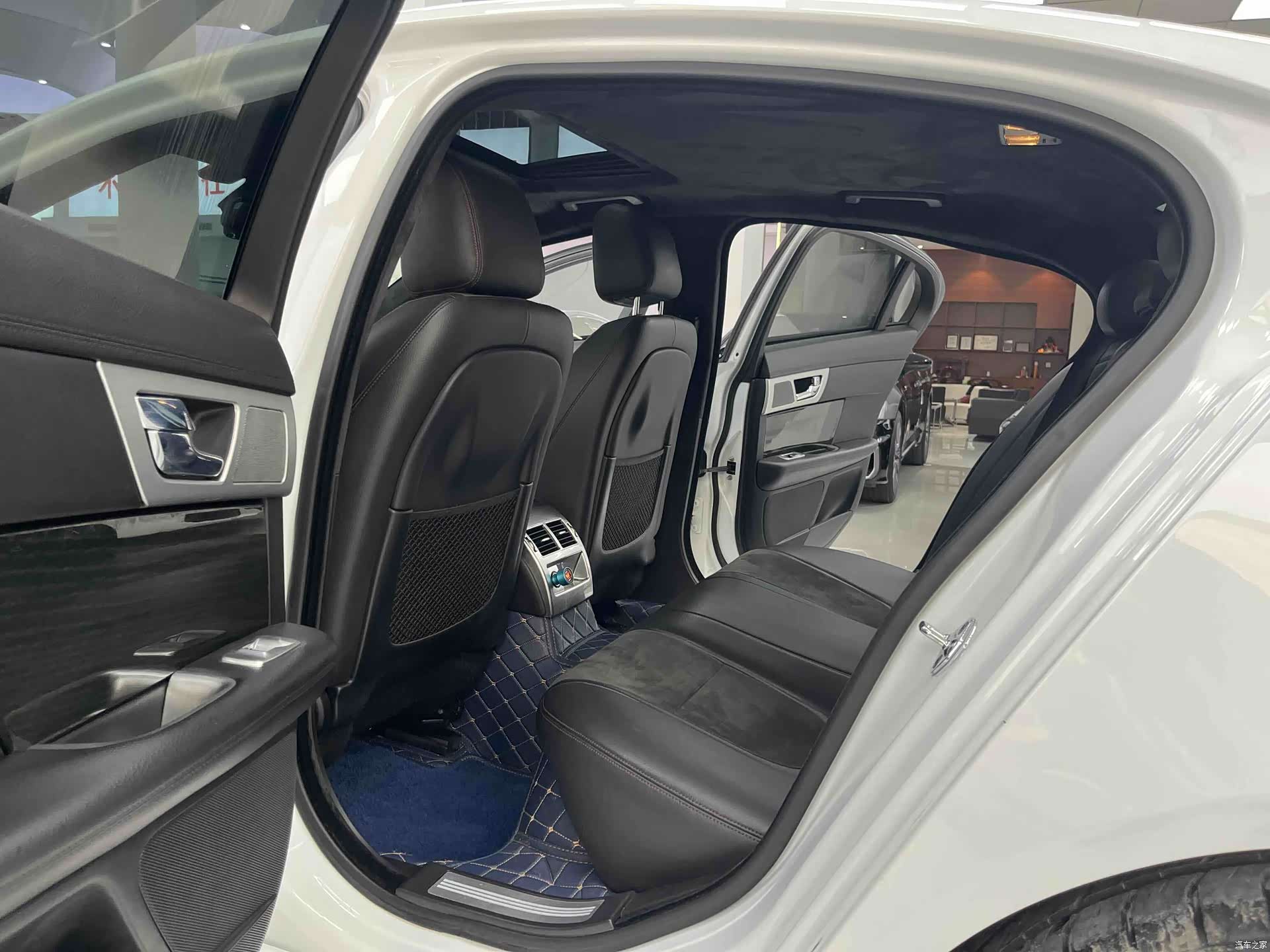 Jaguar XF, 2015 6