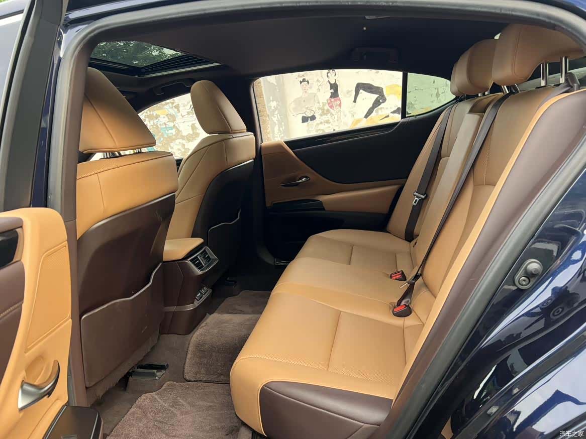 Lexus ES, 2020 10