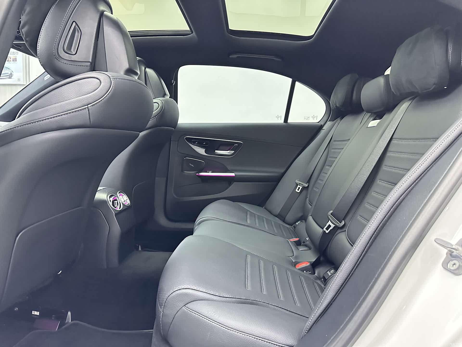 Mercedes-Benz C-Class, 2024 11