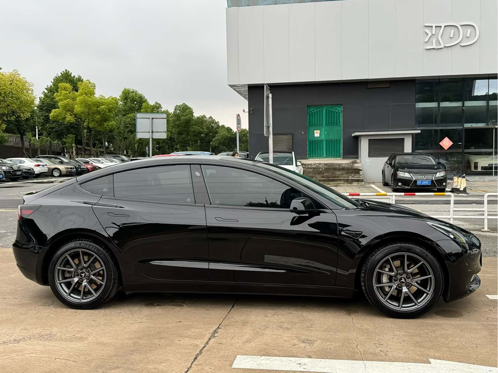 Tesla Model 3, 2023 4