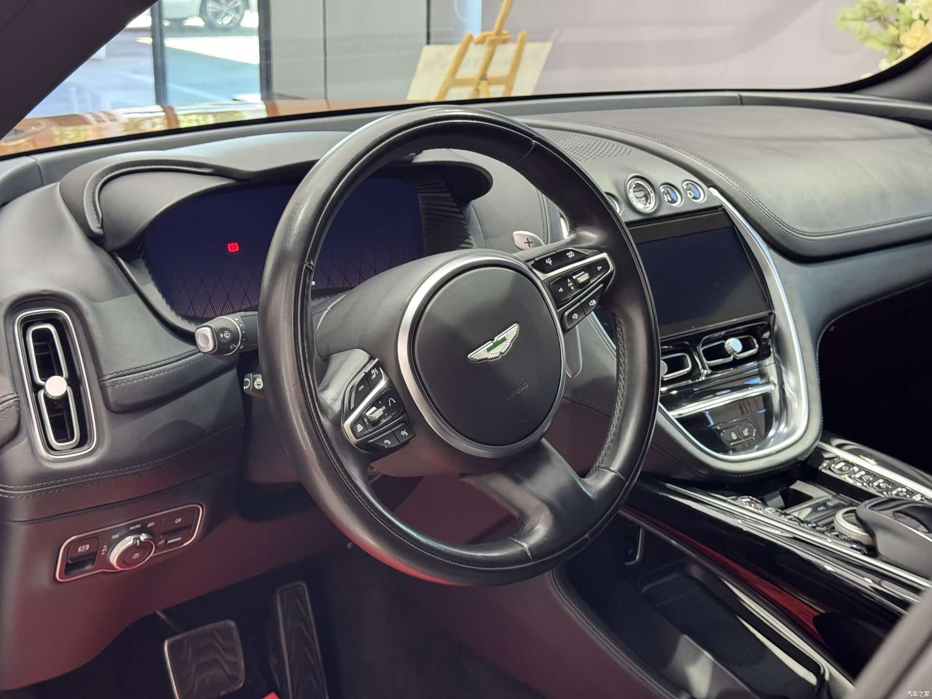 Aston Martin DBX, 2022 12