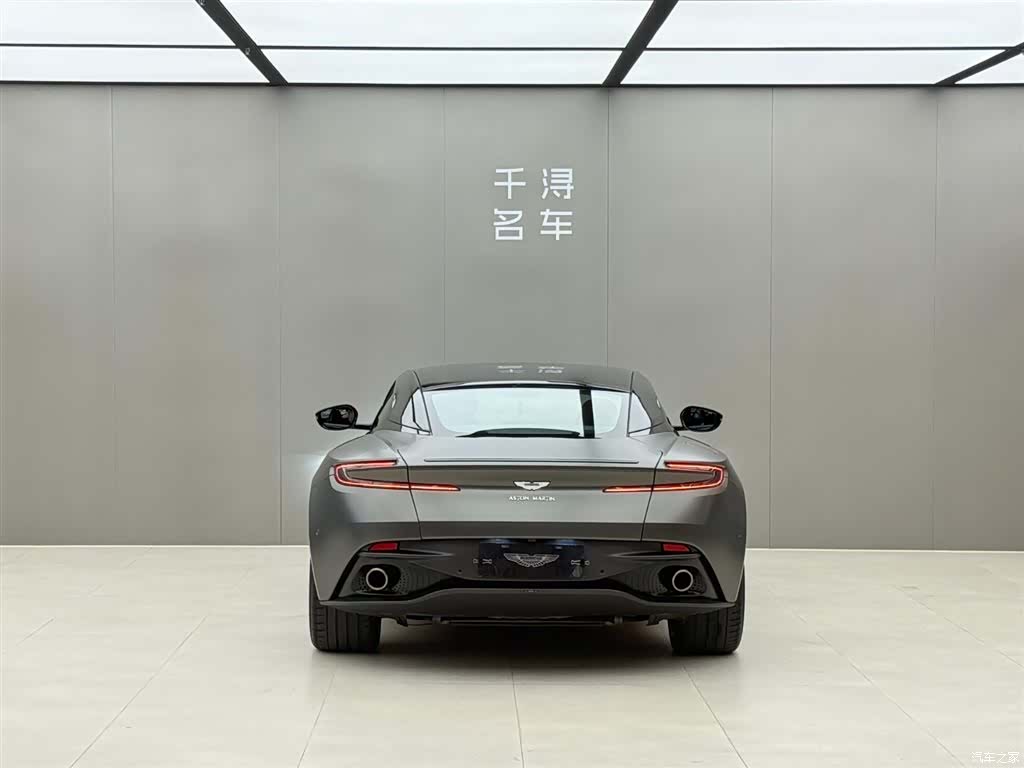 Aston Martin DB11, 2019 15