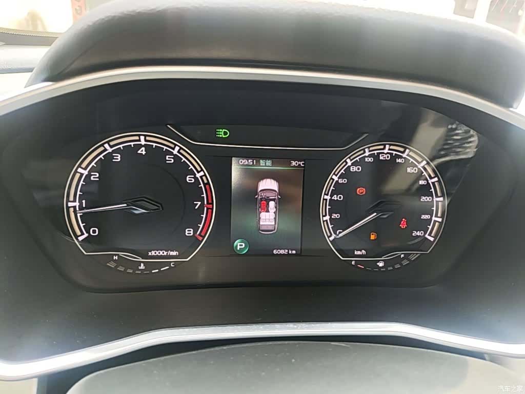 Geely Coolray, 2025 12