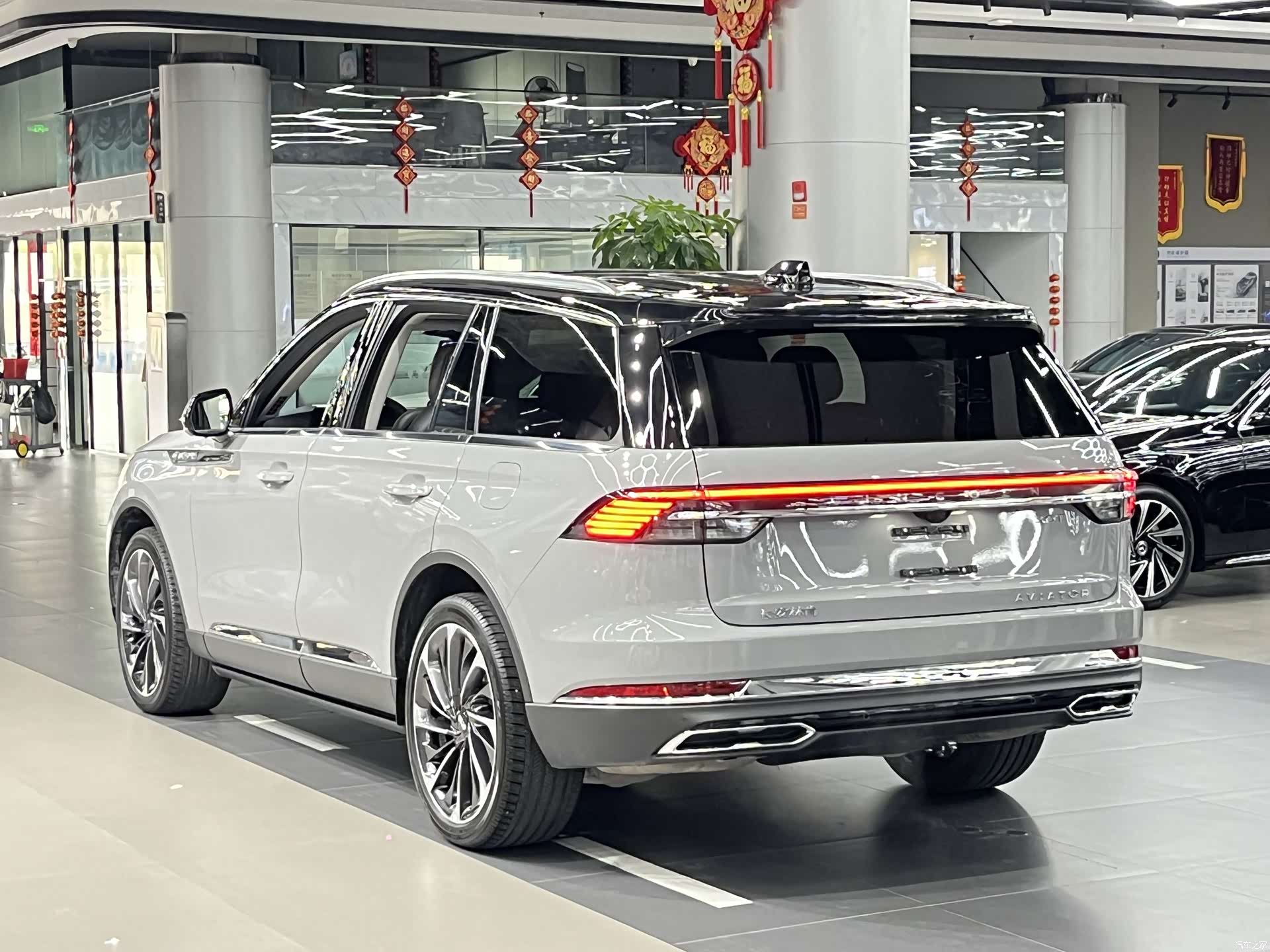 Lincoln Aviator, 2024 8