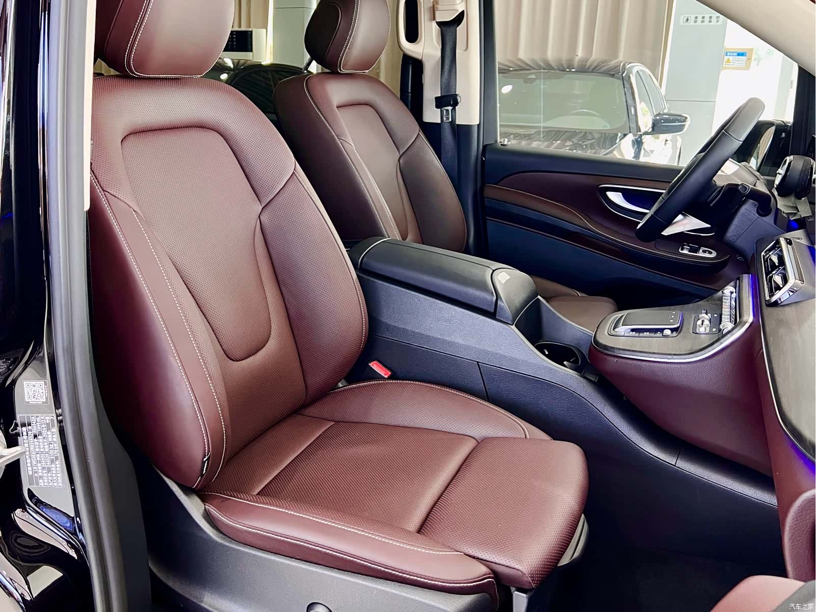 Mercedes-Benz V-Class, 2025 8