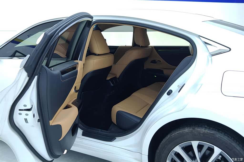 Lexus ES, 2024 11