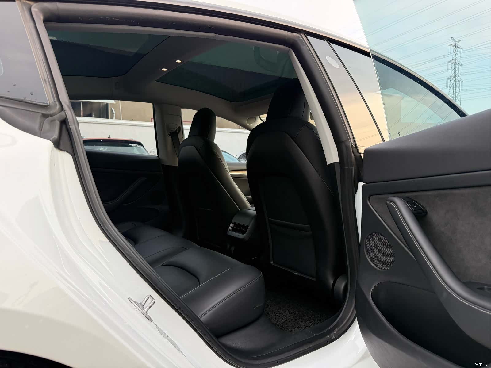 Tesla Model 3, 2023 21