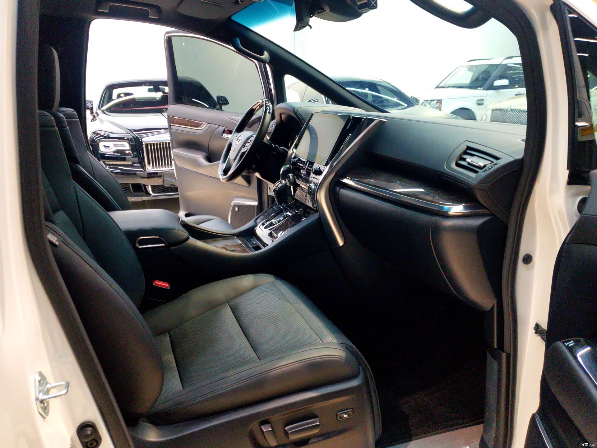 Toyota Vellfire, 2021 7
