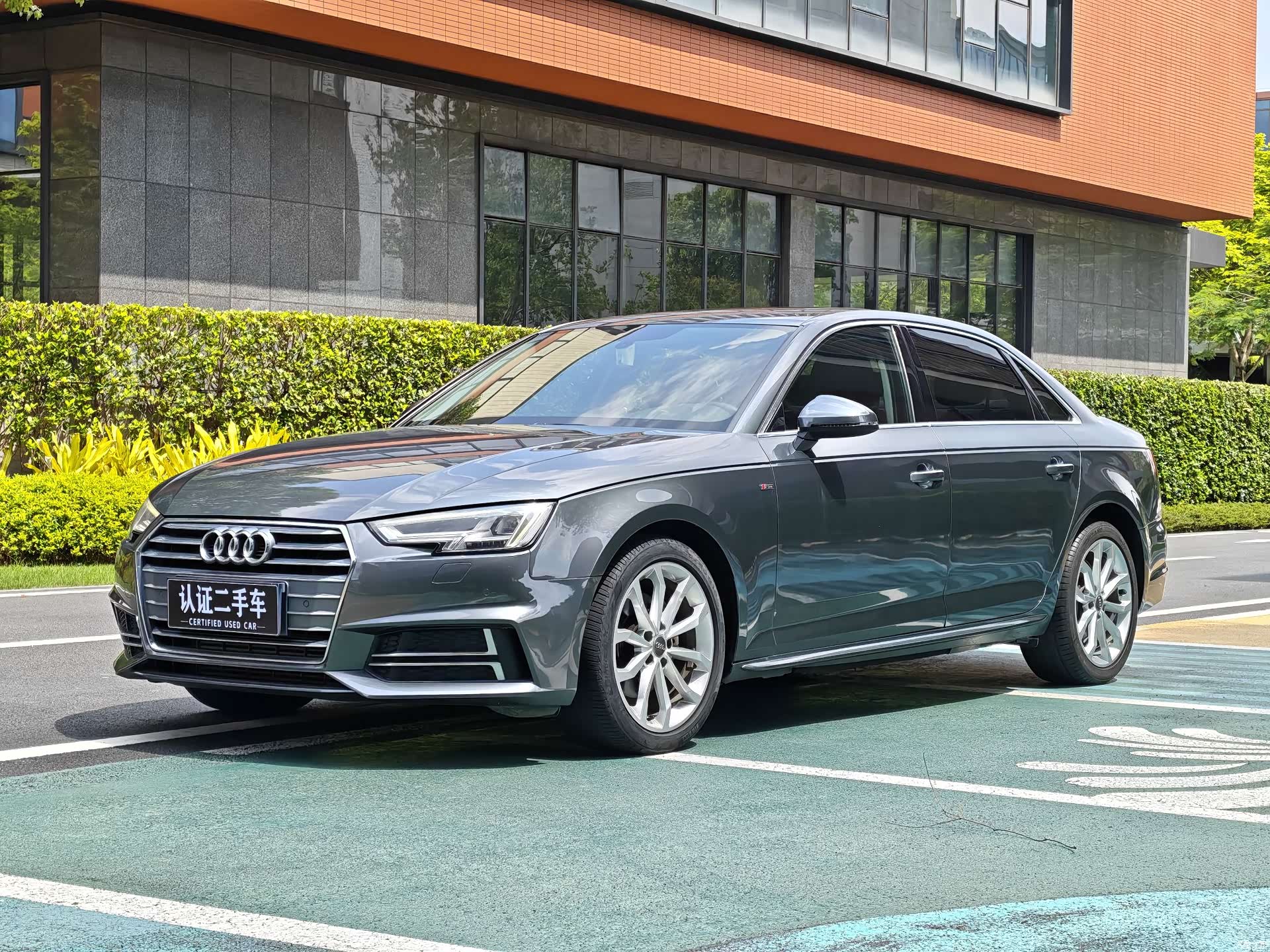 Audi A4L, 2018 1