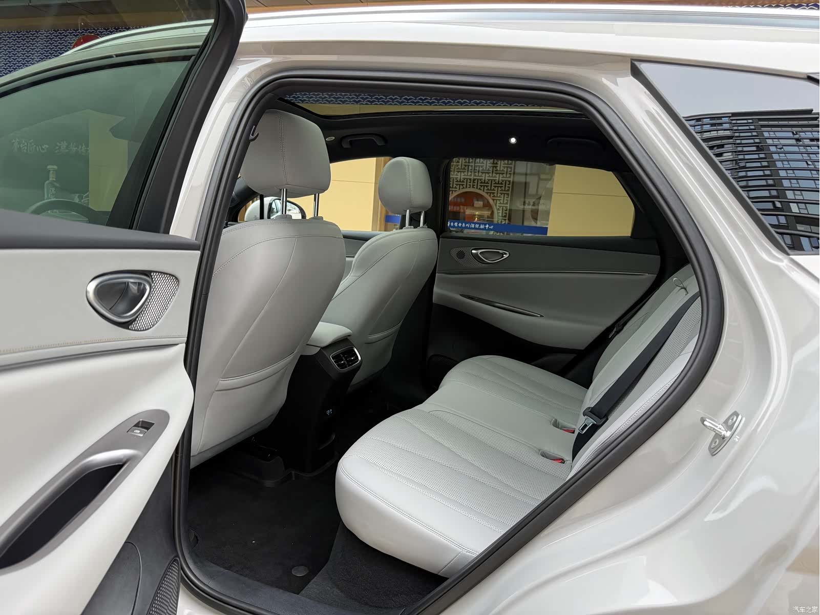 BYD HiAce, 2026 12