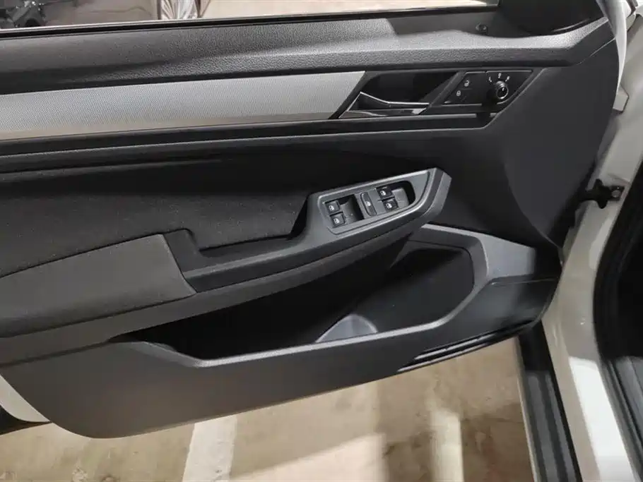 Volkswagen C-TREK Wei Collar